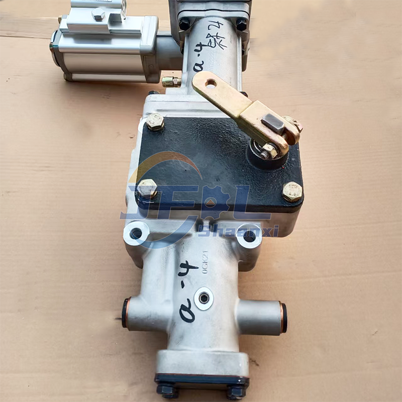 قطع غيار الشاحنات الثقيلة Sinotruk Howo Drive Train System AC2209210000001 Left Booster 9-speed Small Cover Assembly