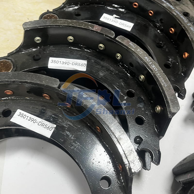 Parte del camion di vendita diretta in fabbrica 3501350-DR560 3501360-DR560 3501390-DR560 Gruppo piastra di attrito della cinghia a ferro di cavallo per FAW Jiefang