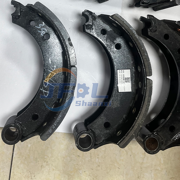 Parte del camion di vendita diretta in fabbrica 3501350-DR560 3501360-DR560 3501390-DR560 Gruppo piastra di attrito della cinghia a ferro di cavallo per FAW Jiefang